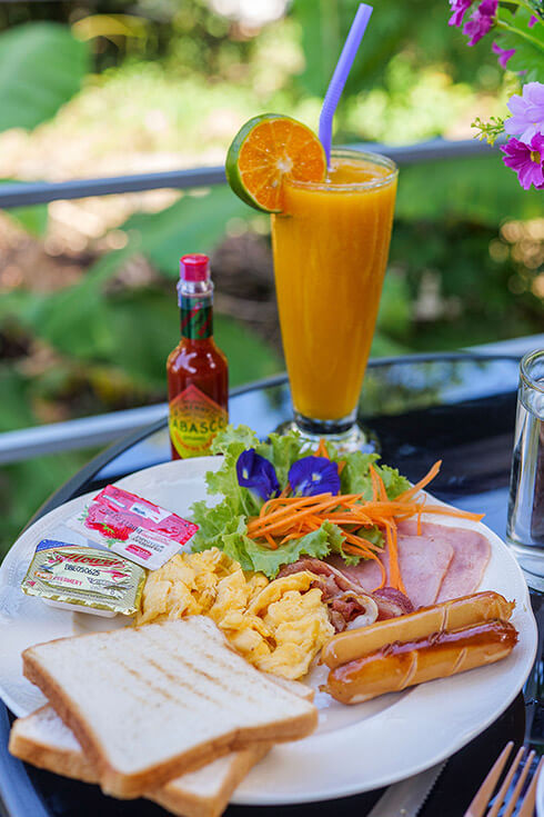 bungalow-with breakfast-lonely-beach